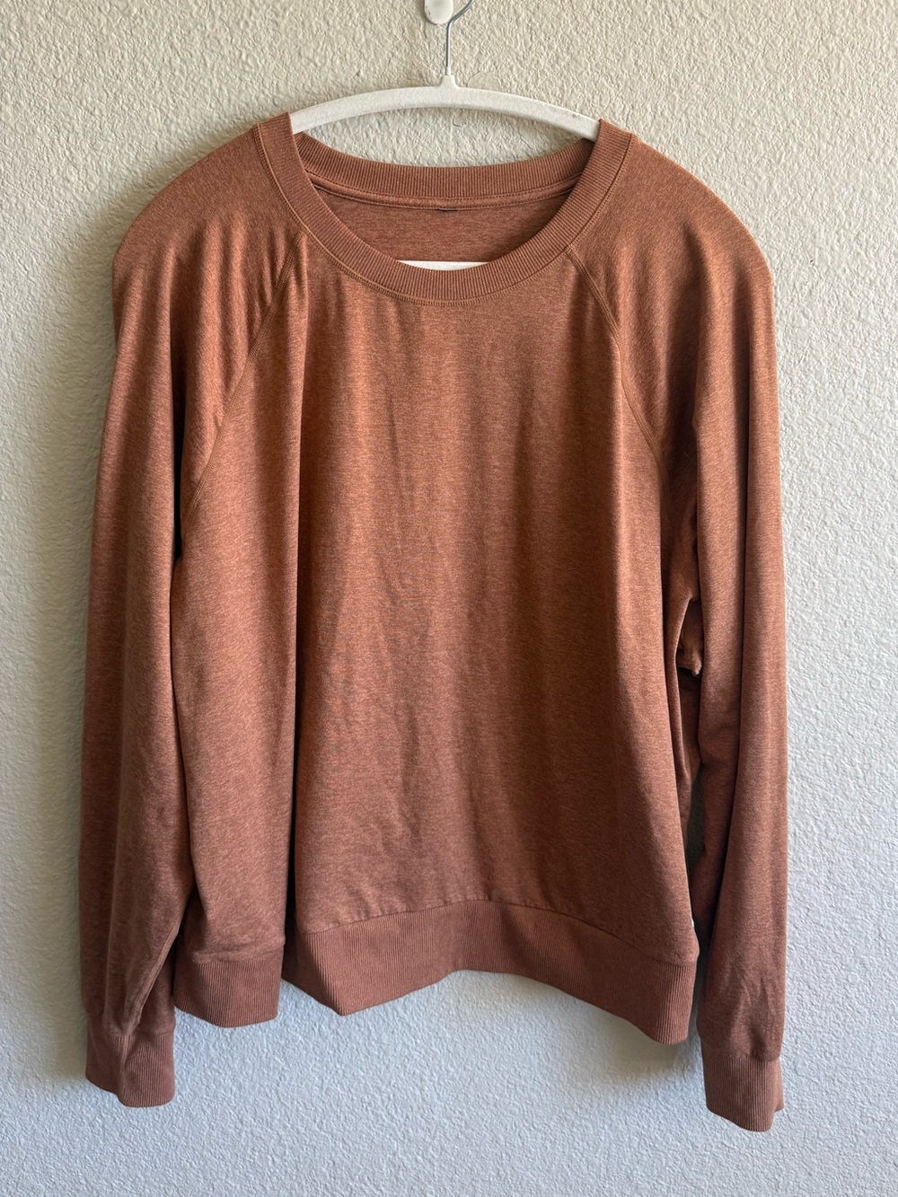 Vuori Long Sleeve Halo Crew Size XL Burnt Orange Athletic Athleisure Loungewear